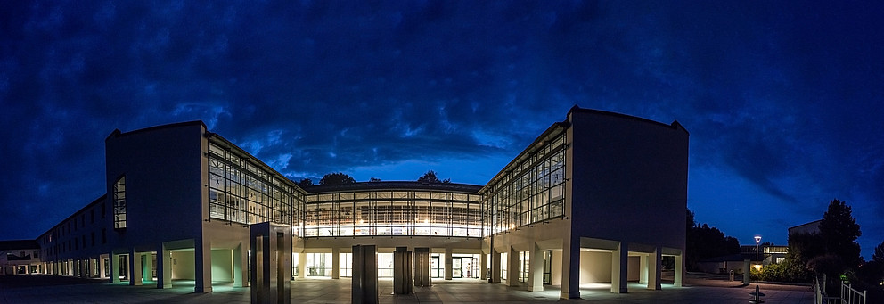 Universitätsbibliothek Passau bei Nacht