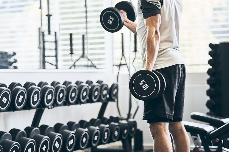 Dekoratives Bild der Kachel 'Fitnessstudio'